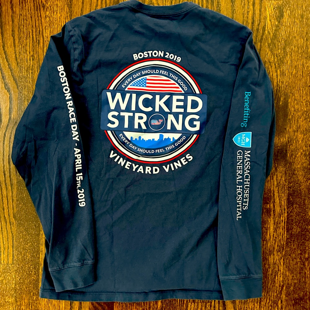 Vineyard Vines 2019 Boston Marathon Wicked Strong Navy Long Sleeve Tee SMALL